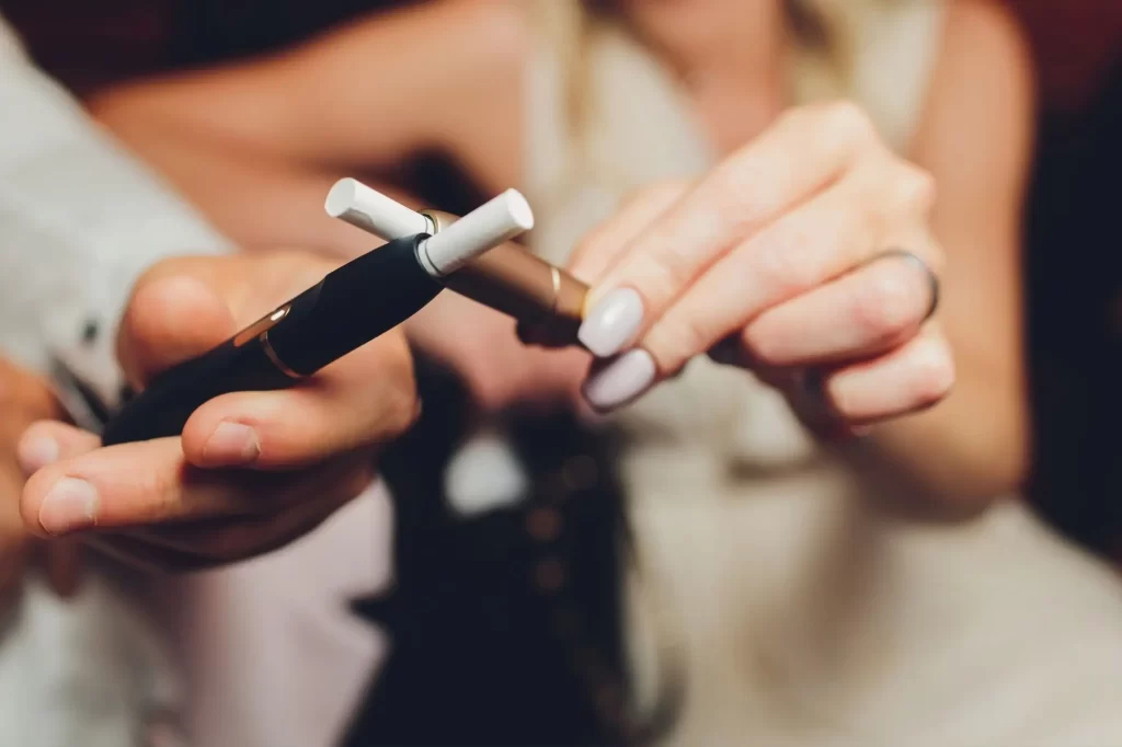 Nejvýrazněji stoupne cena zahřívaného tabáku. Zdroj: Shutterstock - Techsvět elektronická cigareta