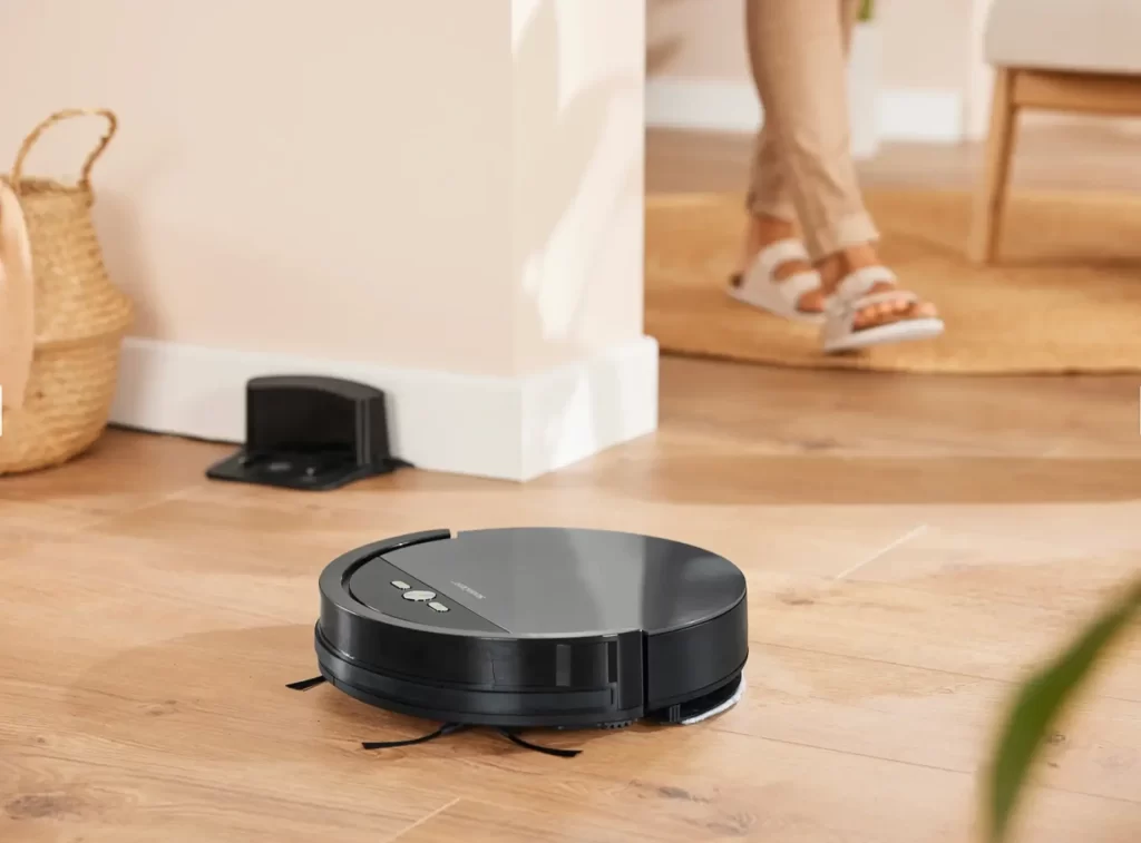 - Techsvět Robotický vysavač značky Silvercrest