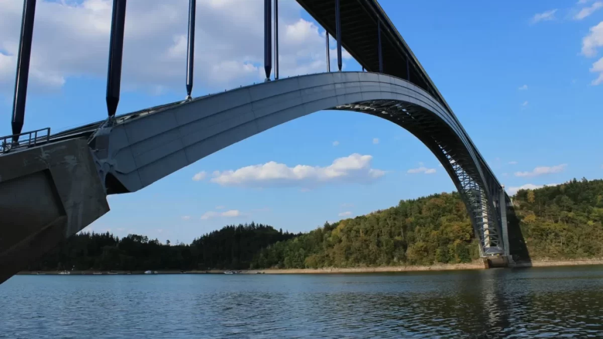Ždákovský most.