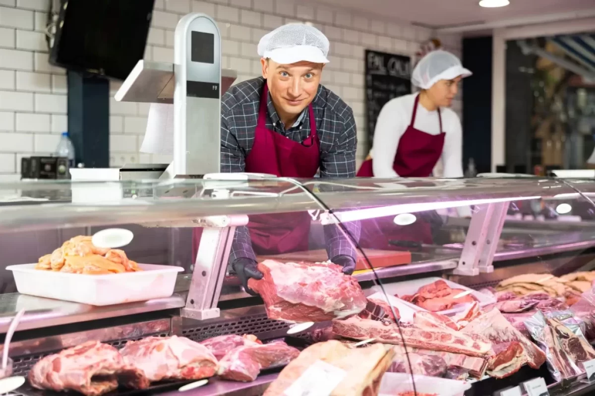 Řezník odhalil tajemství potravinářského průmyslu.