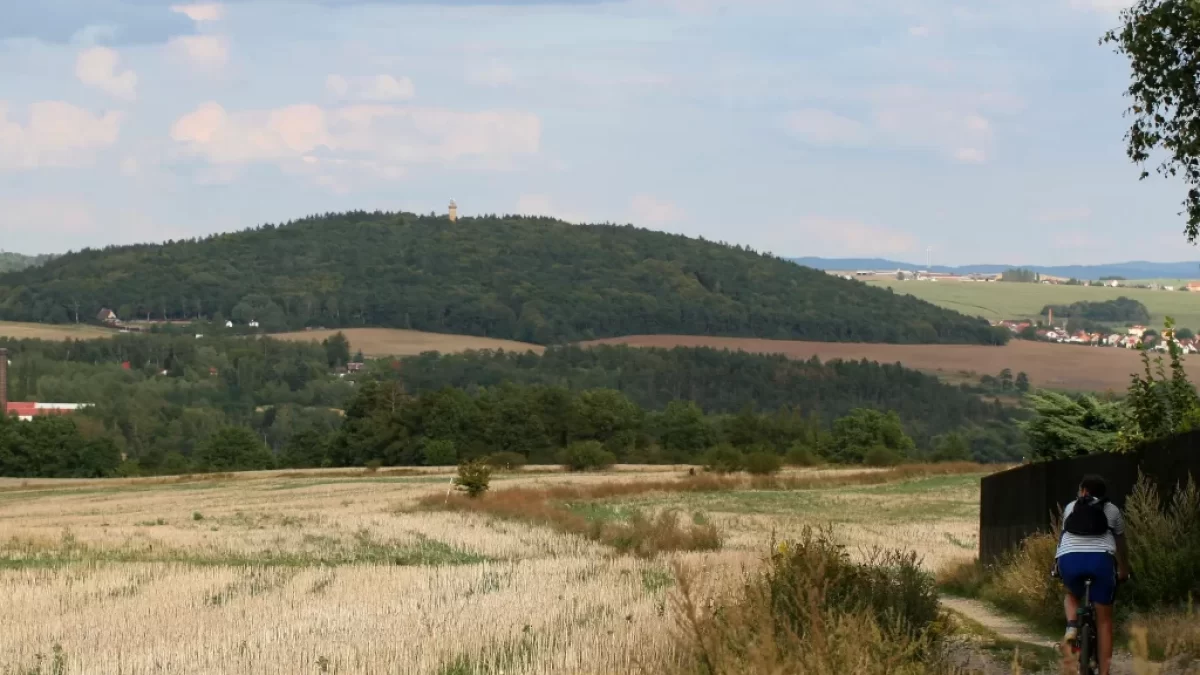 Na tomto kopci se nachází zapadlá a krásná rozhledna