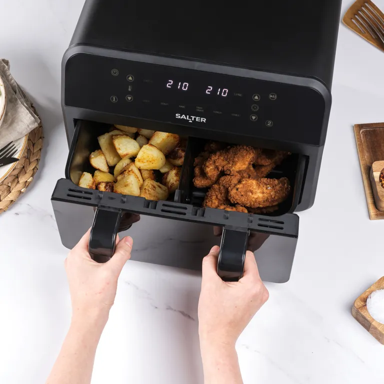 Smažit lze i více druhů jídla najednou. - Techsvět horkovzdušná fritéza