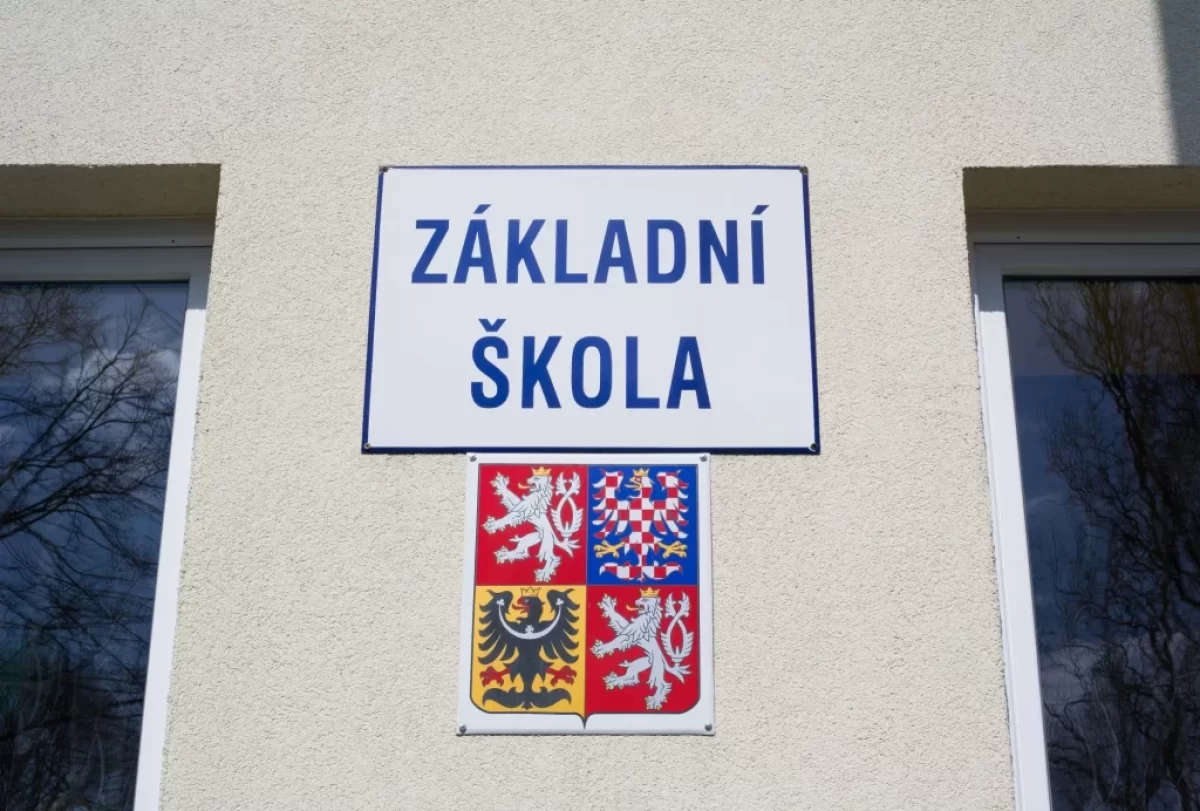 Základní škola cedule
