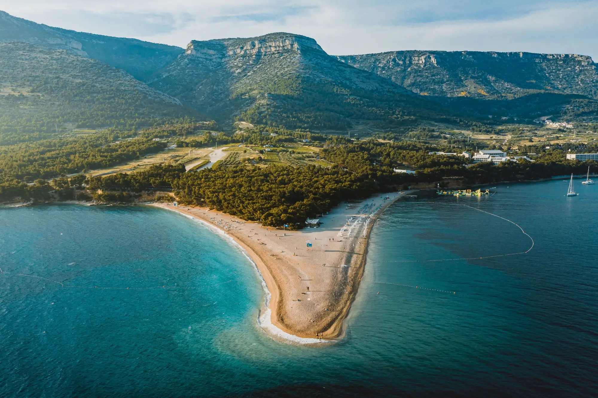 Shutterstock_2012092937 - Techsvět Jedinečná pláž Zlatni Rat na ostrově Brač