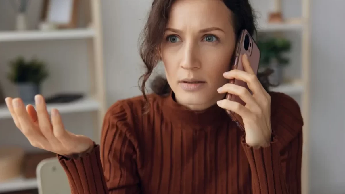Žena telefonuje