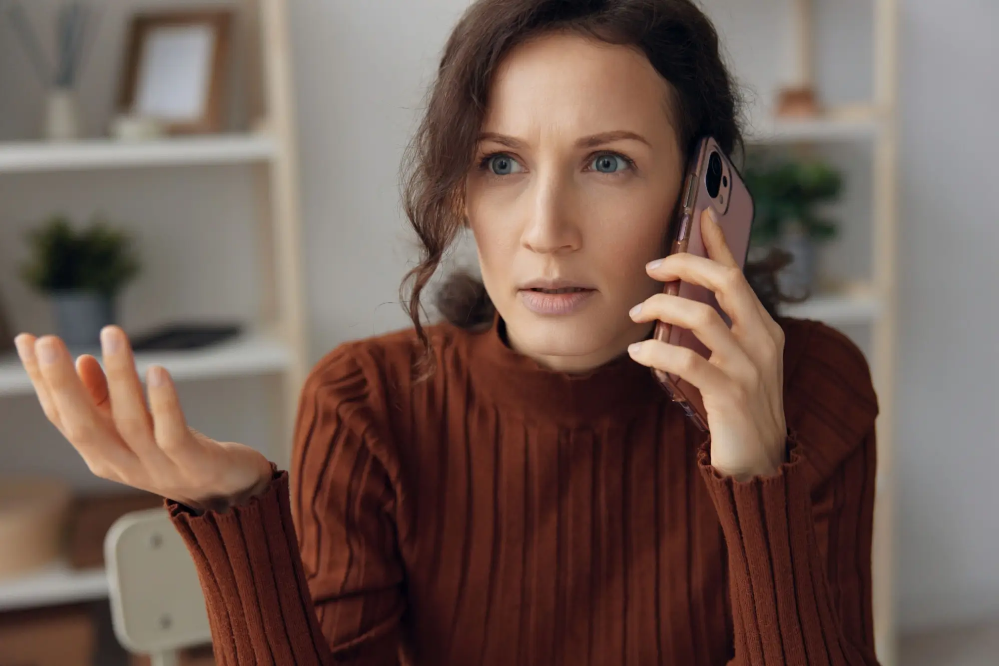 Žena telefonuje