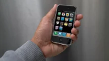 Iphone první generace v ruce