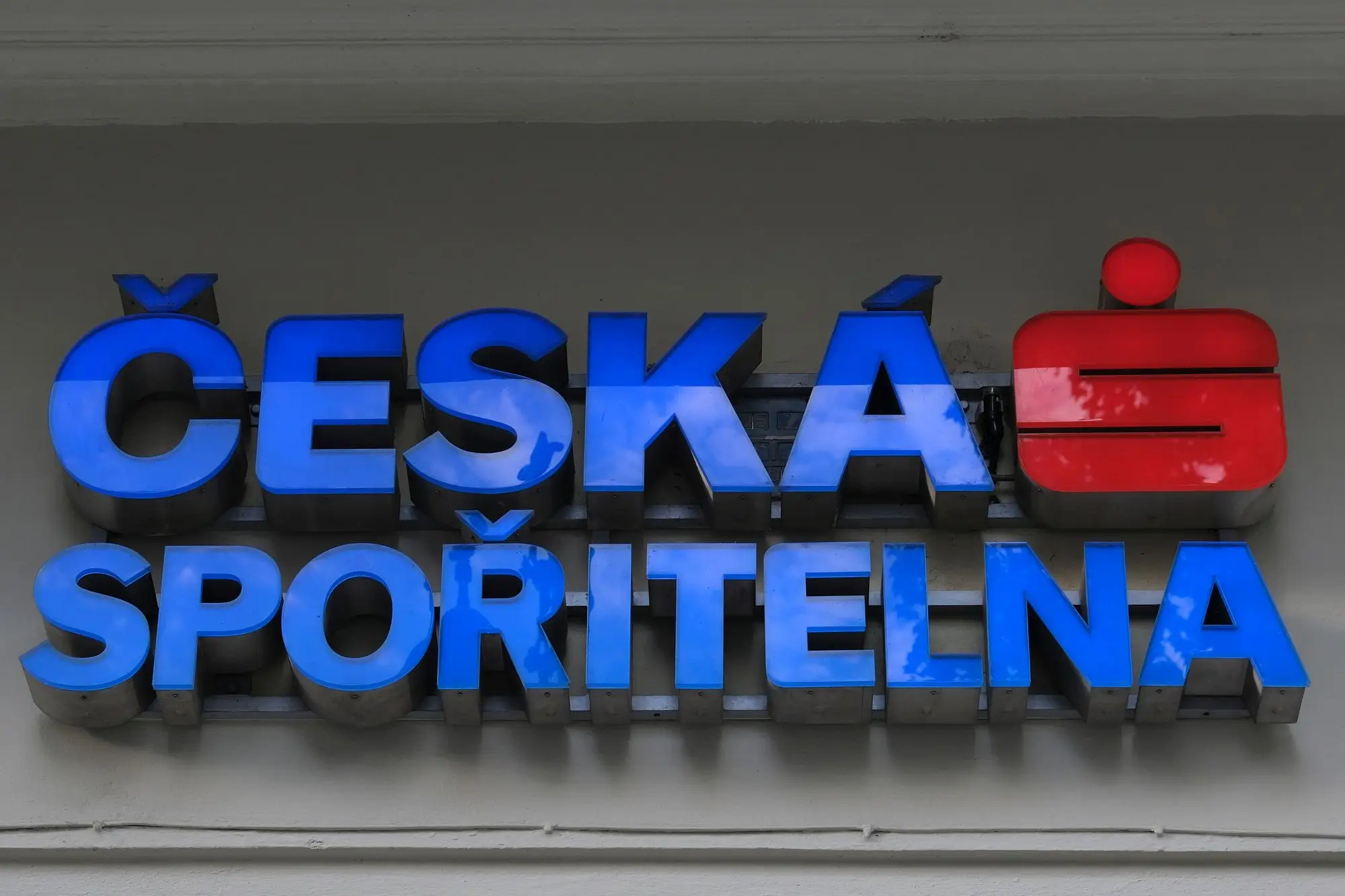 Banka varuje: Dejte si pozor na podvodné zprávy.