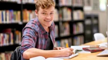stutent v knihovně