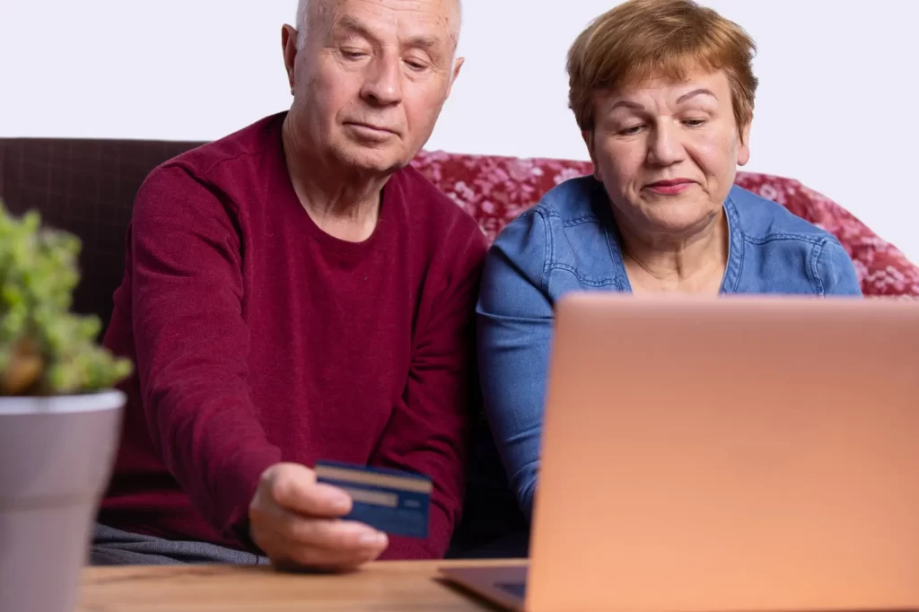 Shutterstock_1952503582 - Techsvět Senioři mohou mít s eDokladem problémy.