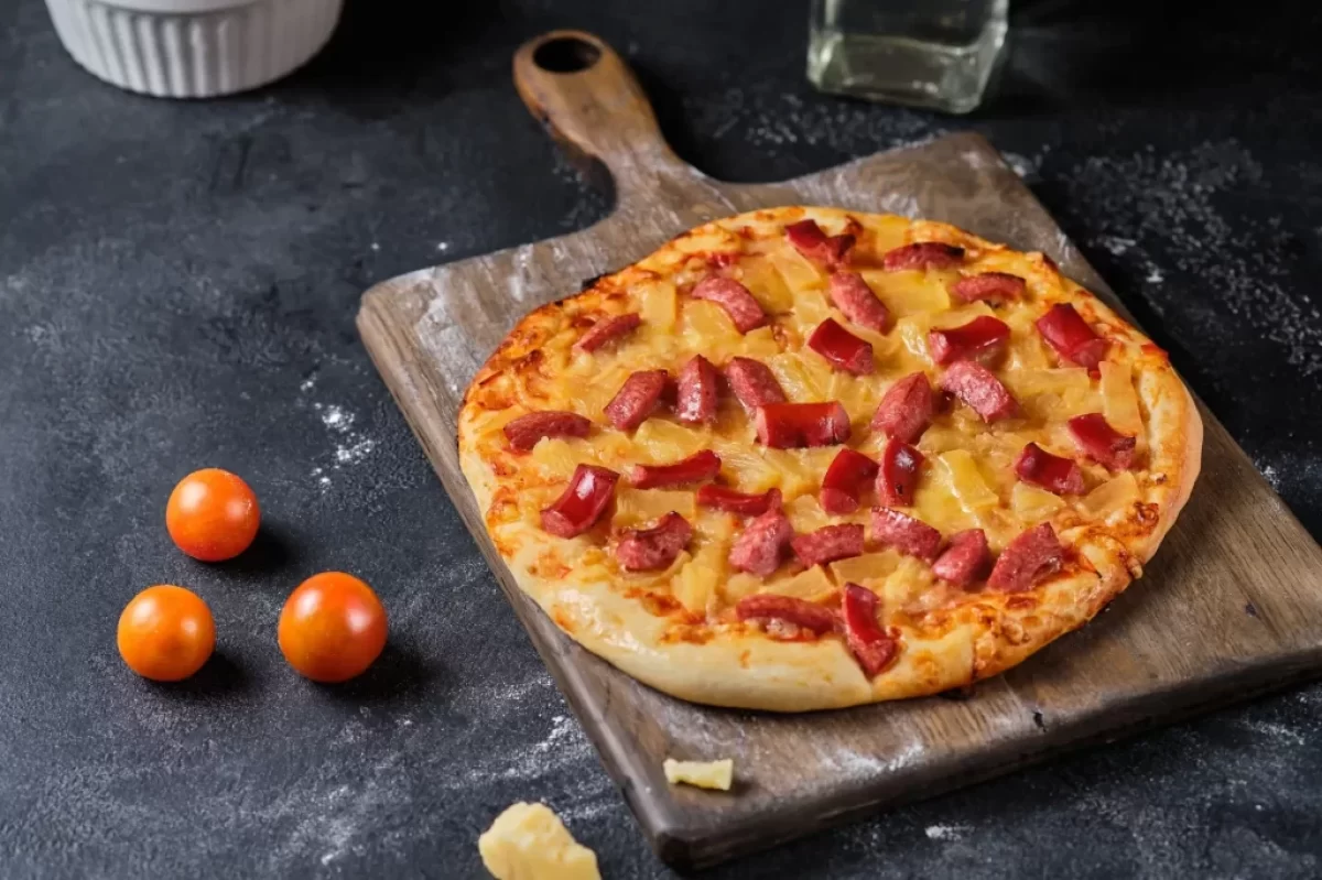 Česká pizza s klobáskou