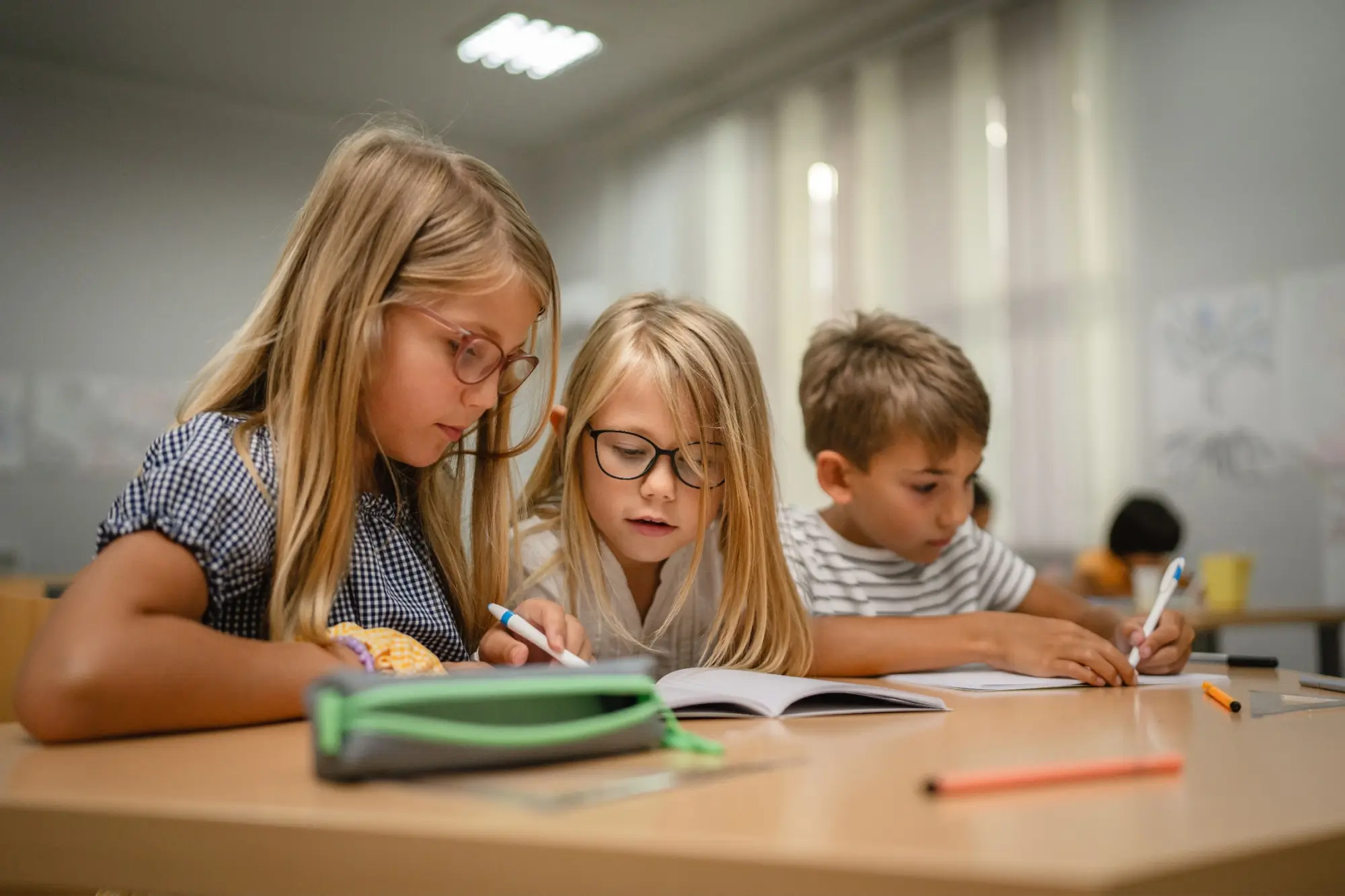 Shutterstock_2488548105 - Techsvět Prvňáčci ve třídě