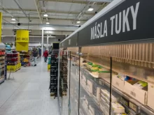 Regál s tuky a máslem