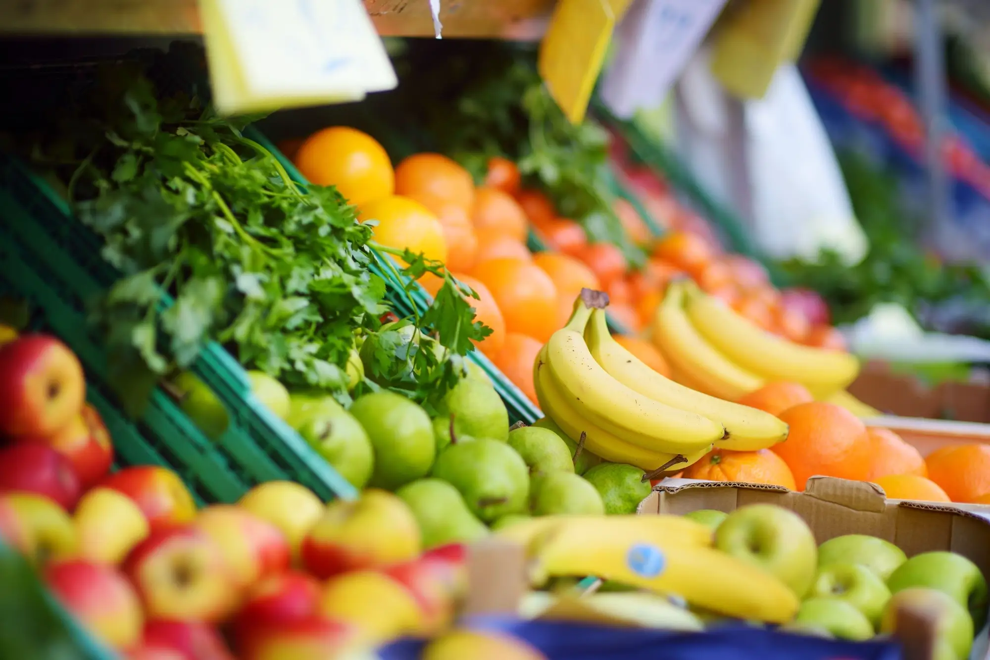 ovoce v supermarketu