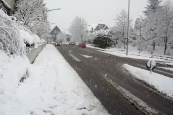 Zasněžená silnice