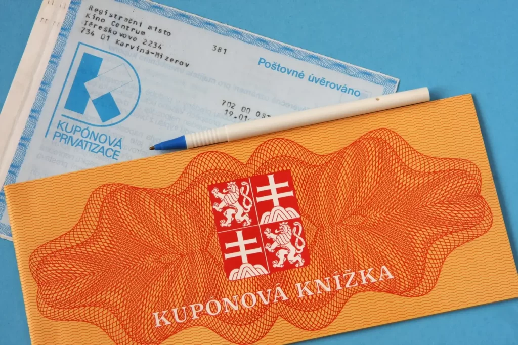Kuponová knížka je v internetových aukcích poměrně ceněné zboží. - Techsvět Kuponová privatizace
