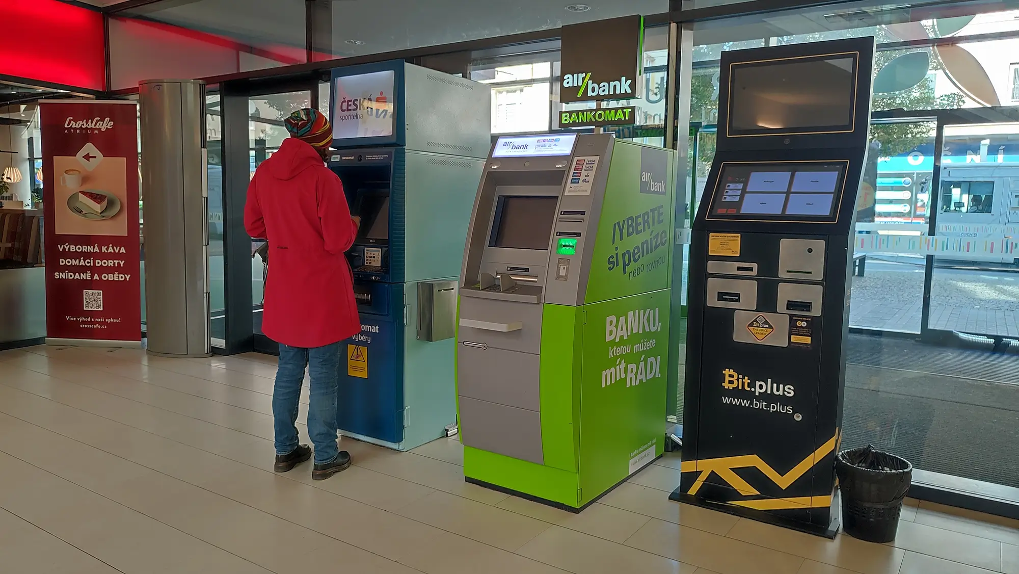bankomat v obchodním centru