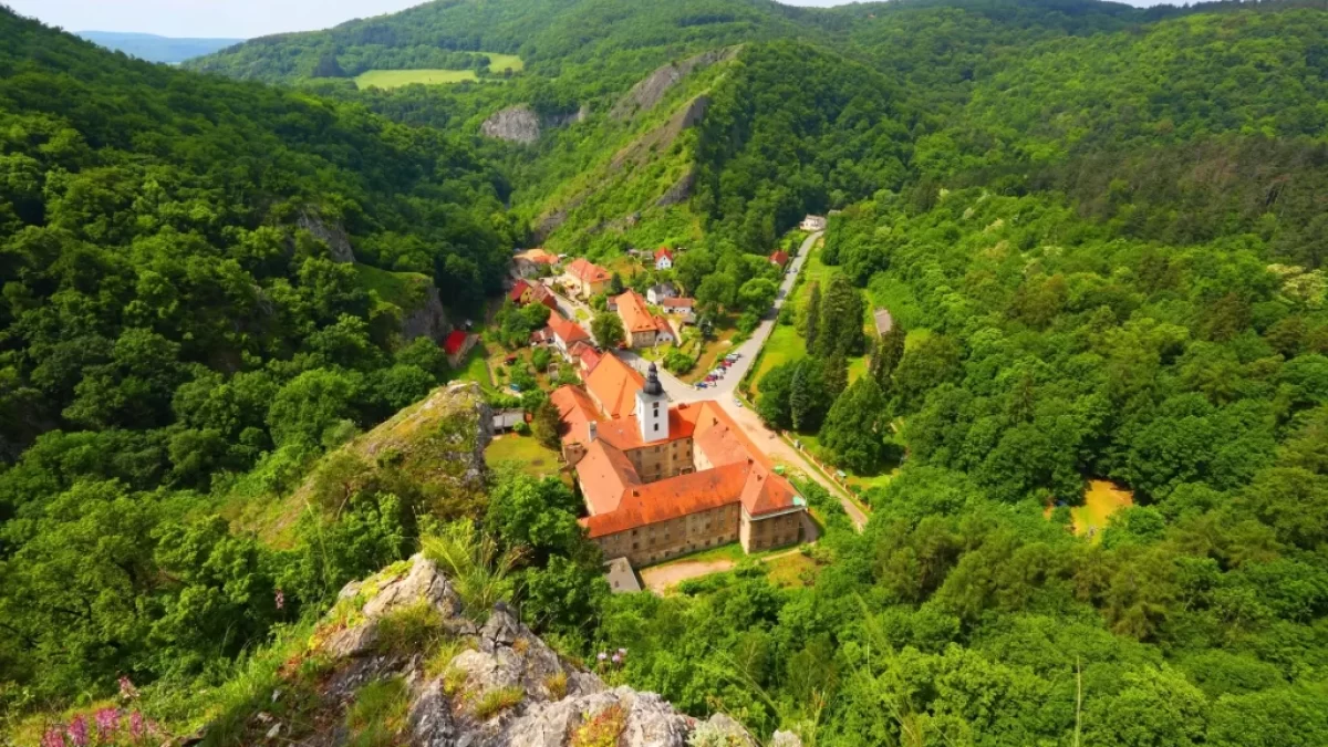 Vesnice Svatý Jan pod Skalou