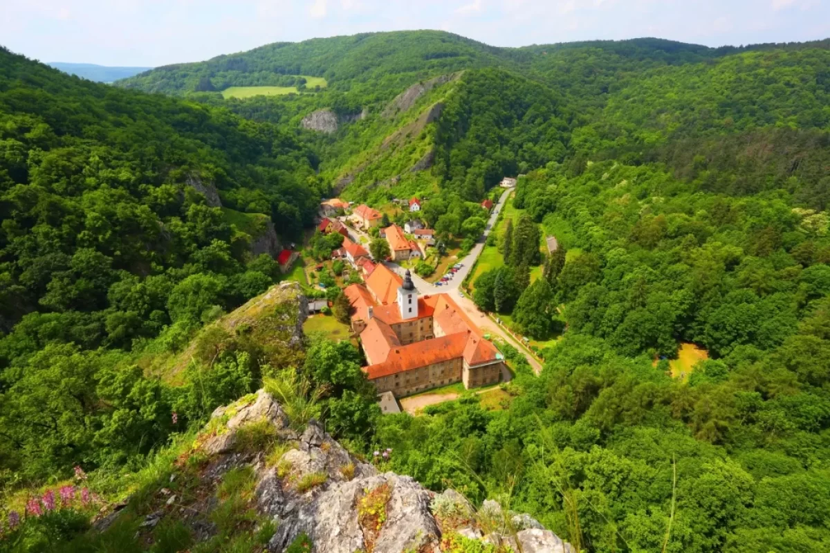 Vesnice Svatý Jan pod Skalou