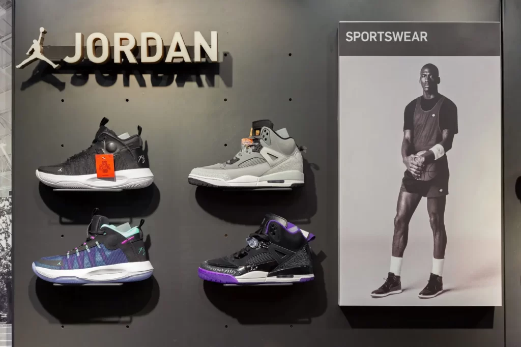 Shutterstock_1659637639 - Techsvět Michael Jordan je se značkou Nike neodmyslitelně spjatý.