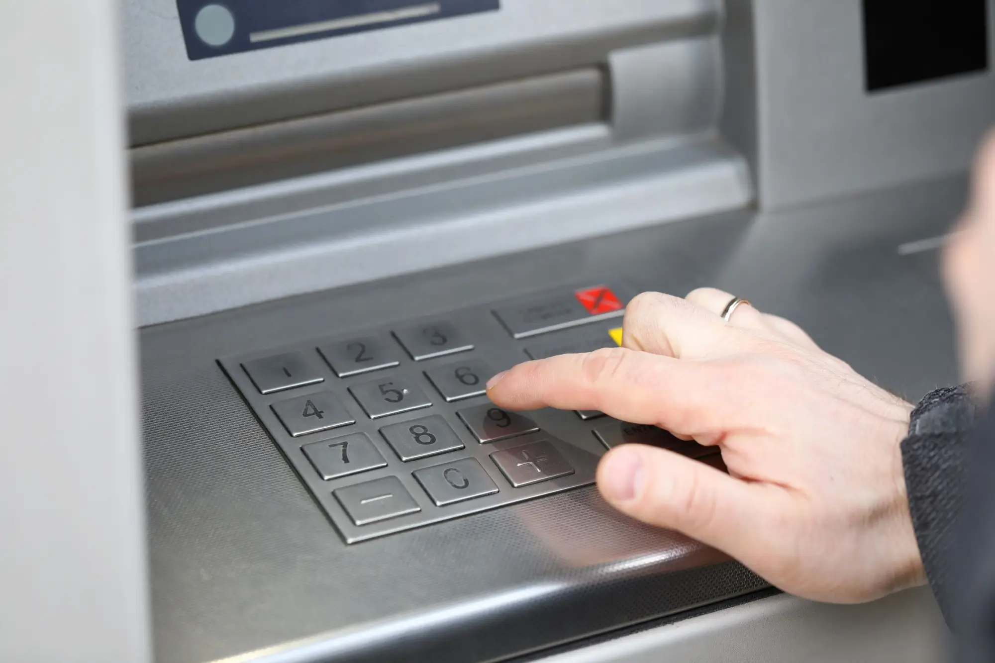 - Techsvět klávesnice bankomatu
