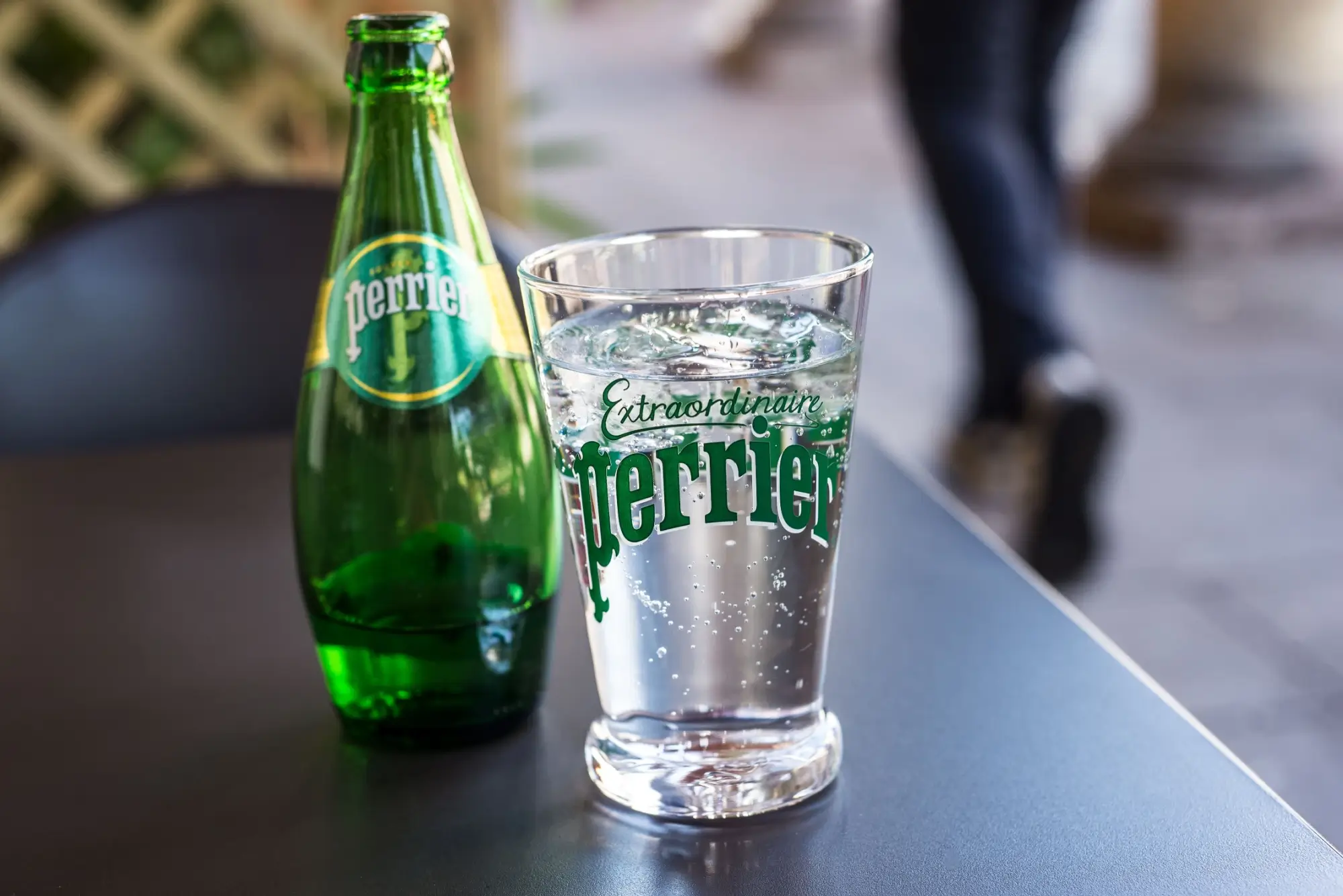 Shutterstock_1771820108 - Techsvět Minerální voda Perrier