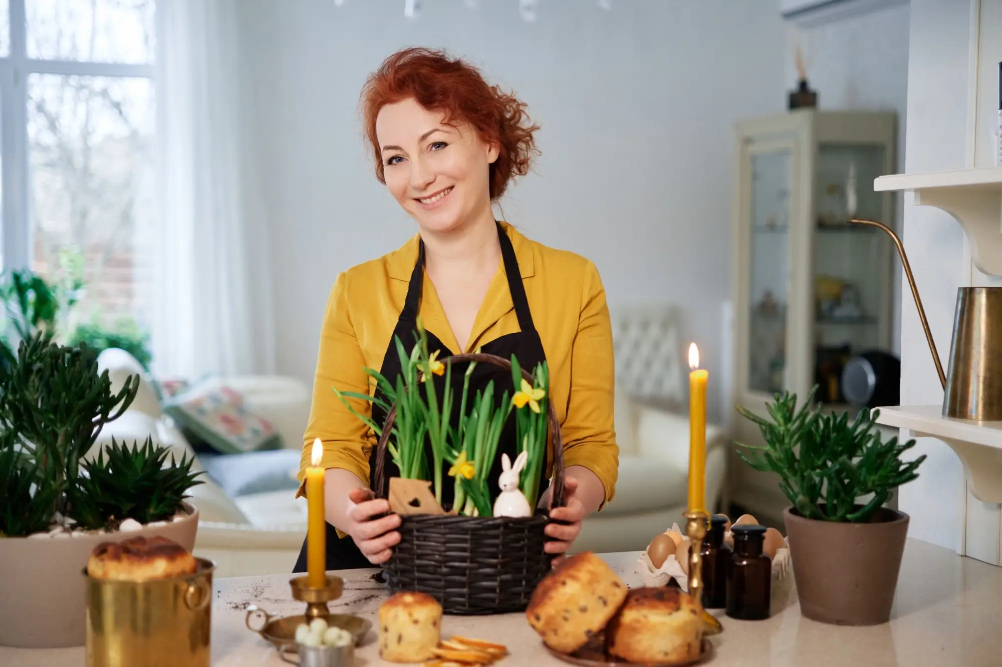 žena peče na Velikonoce