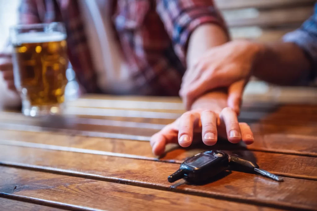 Shutterstock_2366446319 - Techsvět Nealko pivo nepatří dětem a nemělo by se pít po litrech. Hrozí, že nadýcháte.