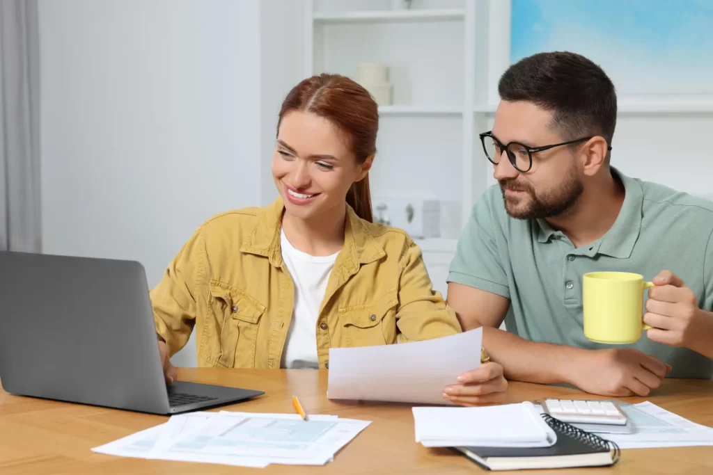 Shutterstock_2397896335 - Techsvět Odečíst lze i úroky z hypotéky.