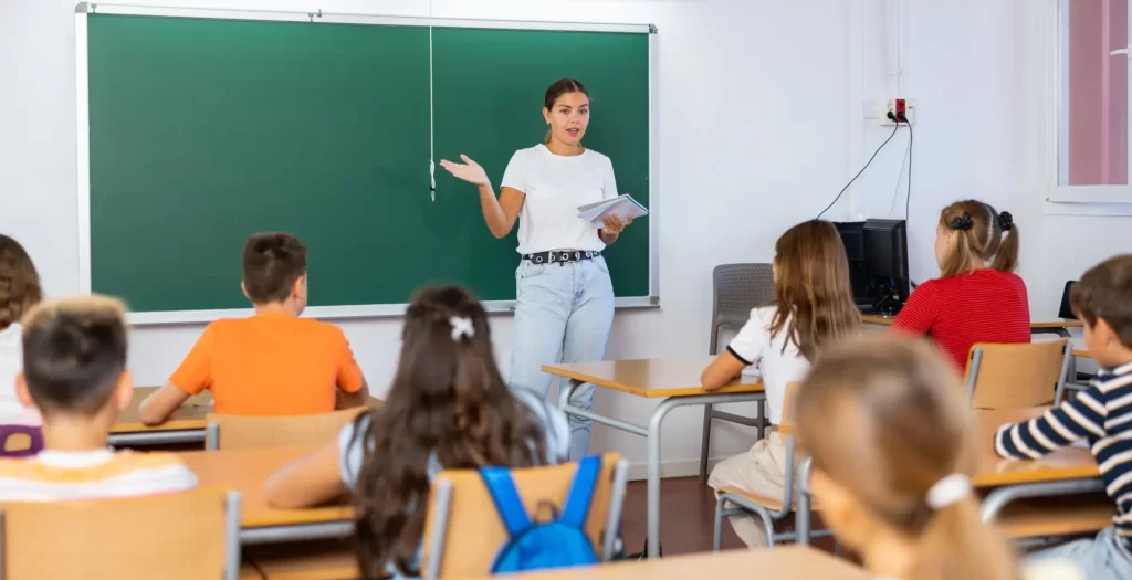 Shutterstock_2450384113 - Techsvět Učitelé berou jako povinnost hlásit vše, co se jim u chování žáků nezdá.