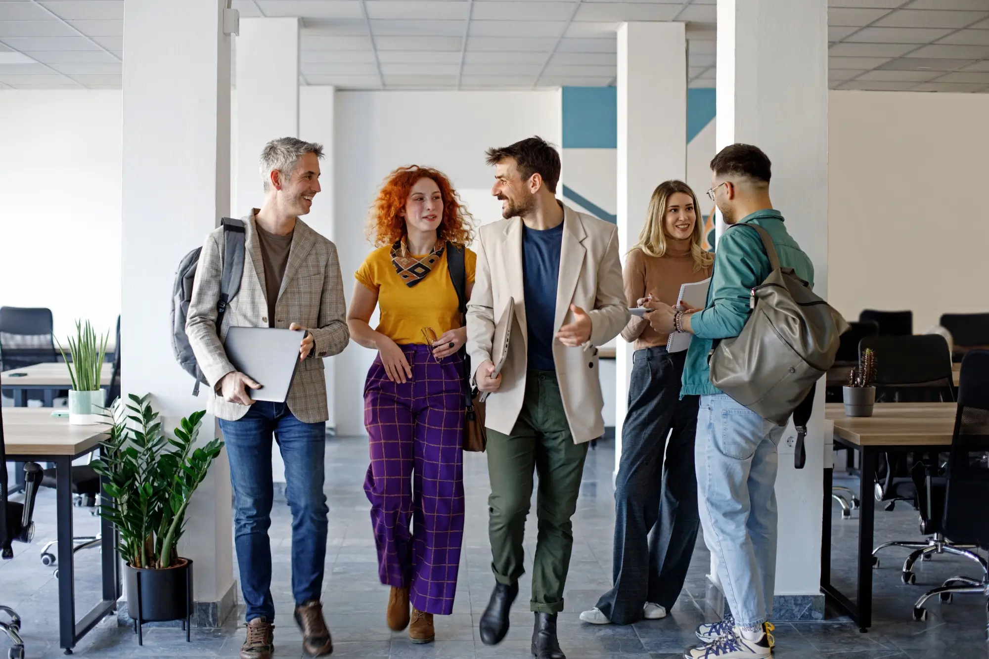 Shutterstock_2478801835 - Techsvět Kolegové v práci