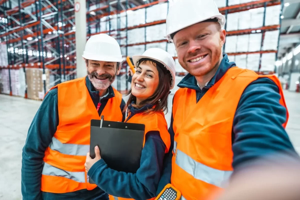 Kolegové na směně v práci