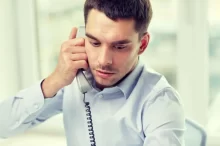 telefonující muž