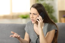 Žena telefonuje