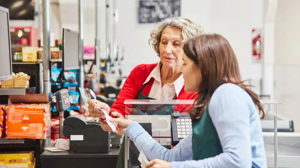 seniorka na pokladně - Techsvět seniorka na pokladně