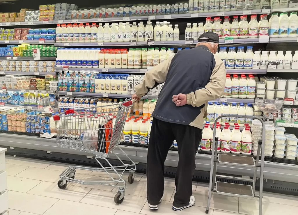 senior v supermarketu - Techsvět senior v supermarketu