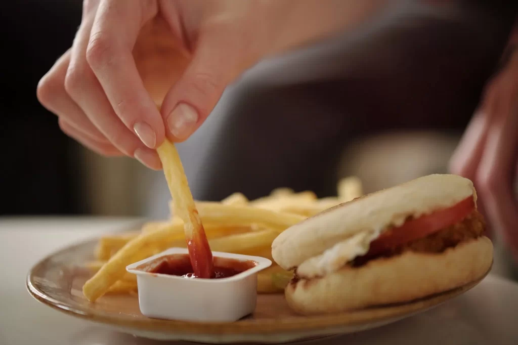 fast food jídlo hranolky kečup - Techsvět fast food jídlo hranolky kečup