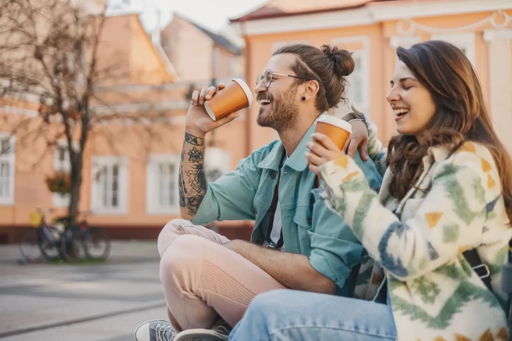 pár pije kávu - Techsvět pár pije kávu