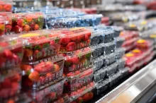 jahody v supermarketu