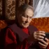 Seniorka s mobilem