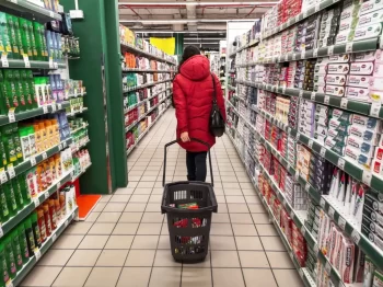 Žena nakupuje