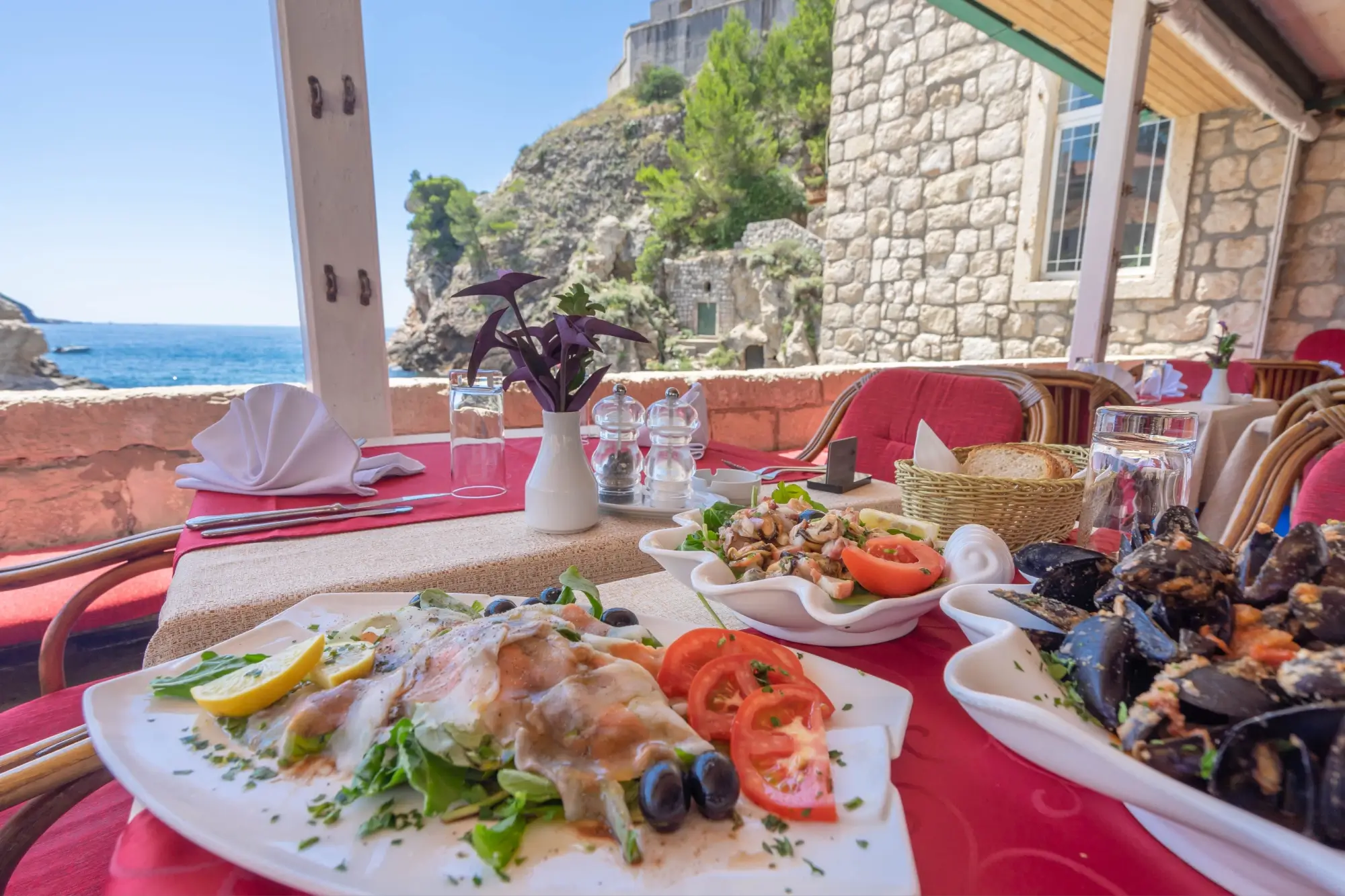 Shutterstock_1764751736 - Techsvět Jídlo v restauraci