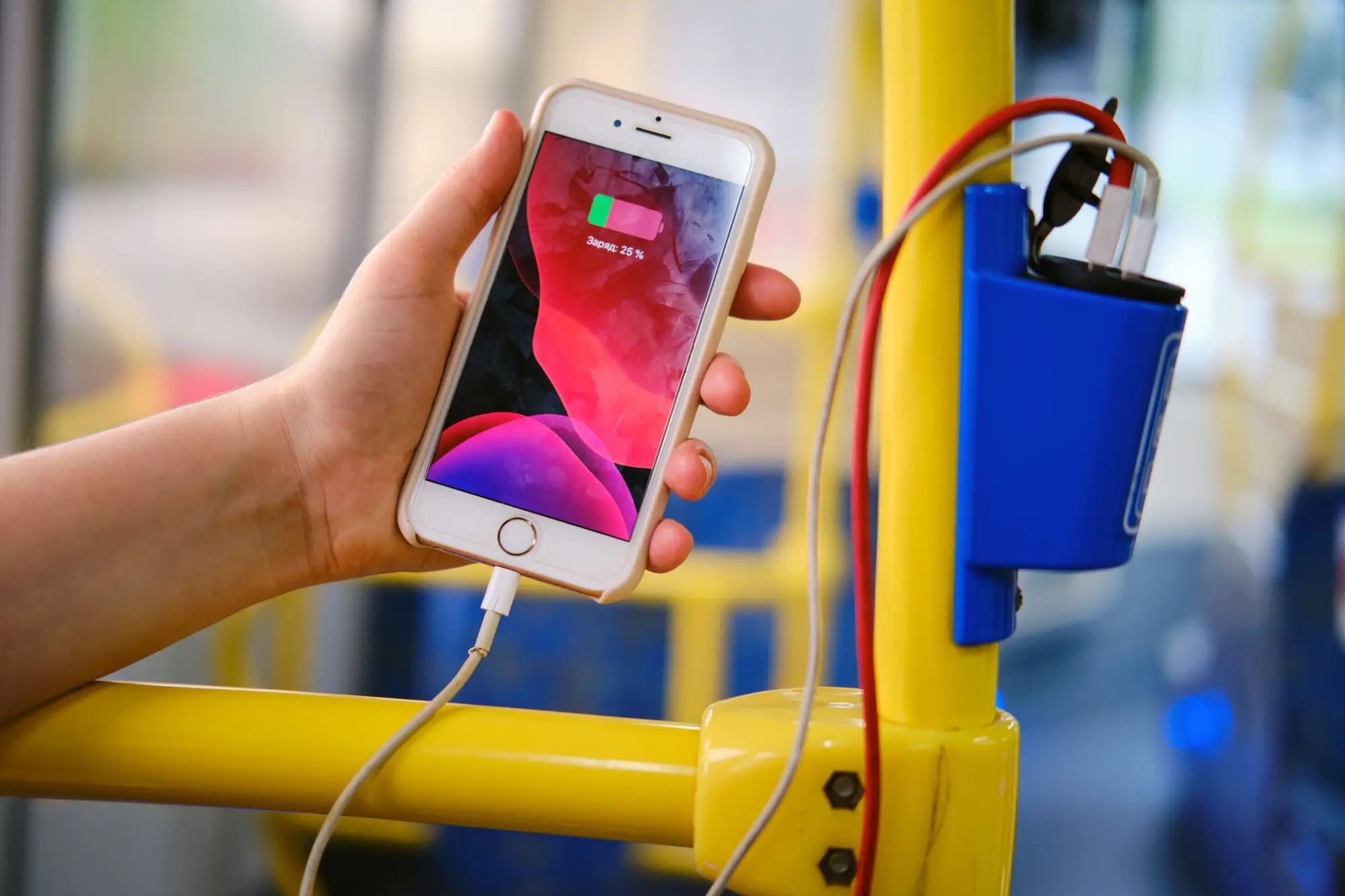 - Techsvět Nabíjení iPhonu v MHD