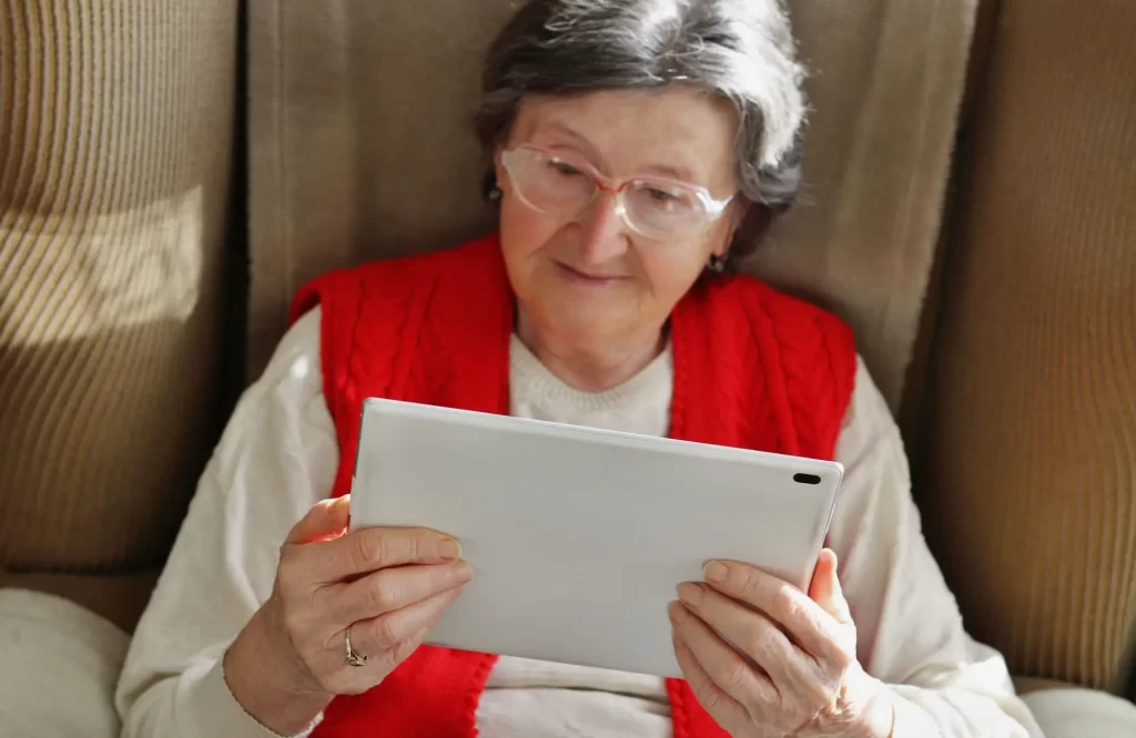 Jednotlivé poradny je třeba vyhledat na internetu. - Techsvět Seniorka tablet