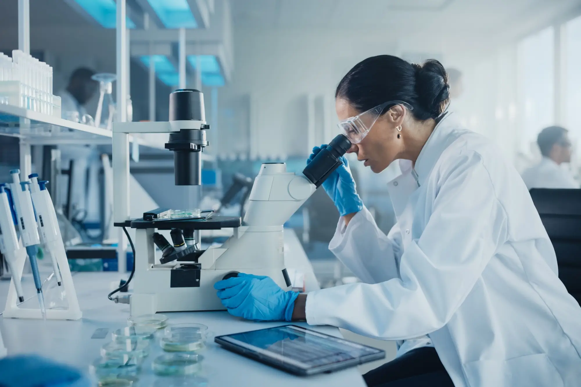 - Techsvět Žena v laboratoři