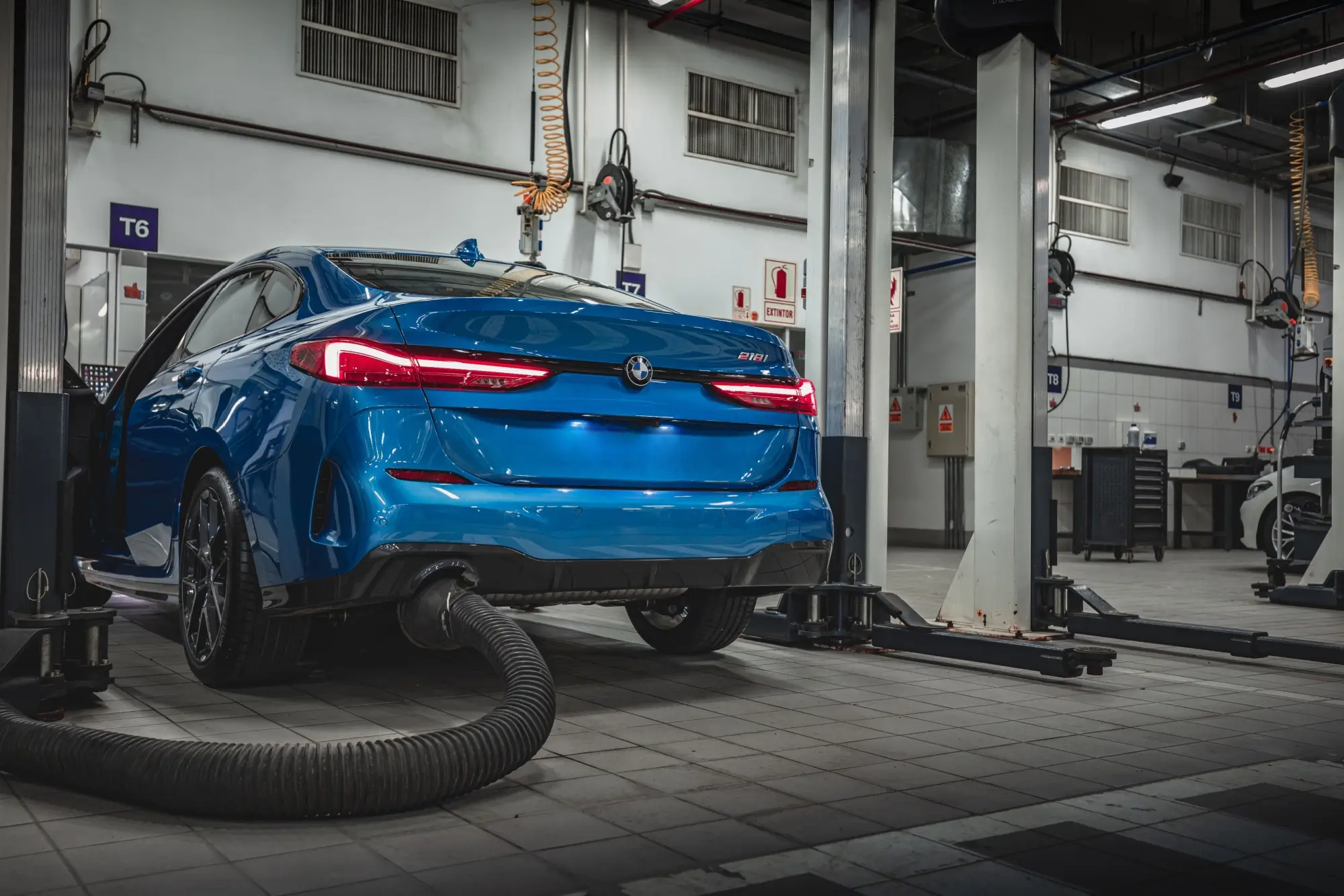 - Techsvět Auto na emisní kontrole