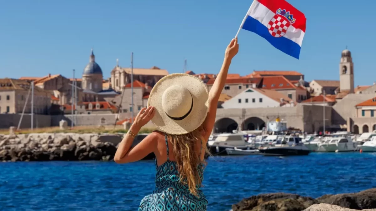 Žena s chorvatskou vlajkou