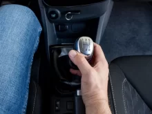 Řadící páka manuálu a ruka