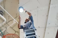 Muž odcházel z pohovoru s nabídkou práce mistra