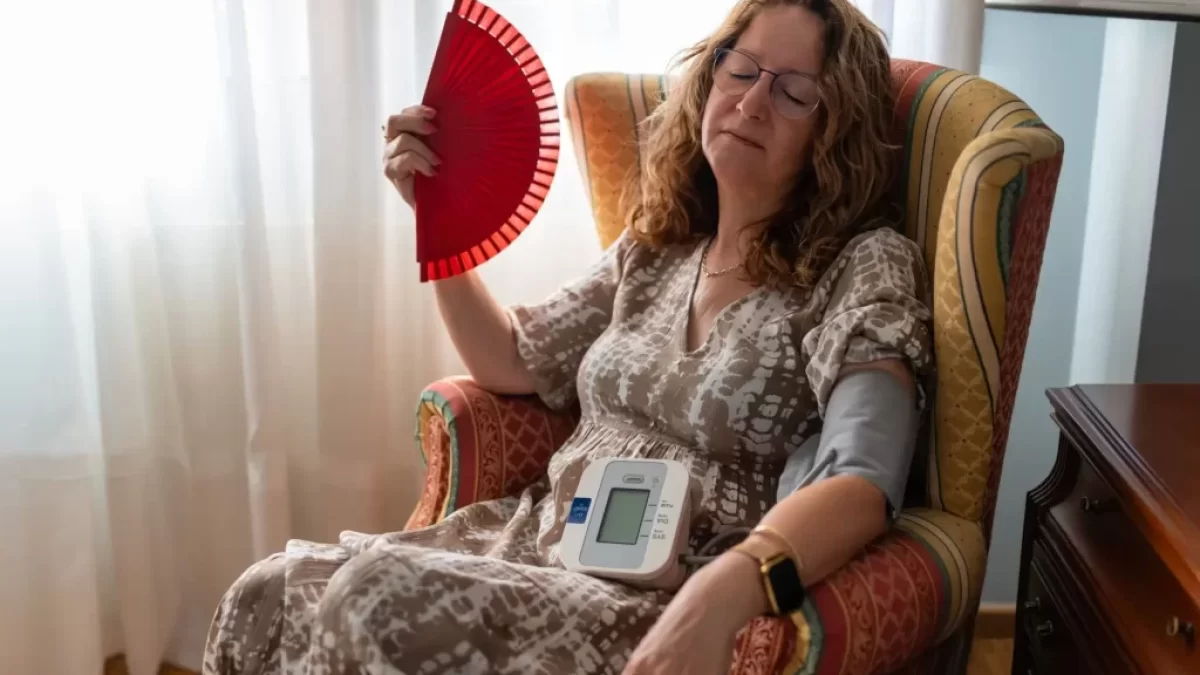 Žena s vějířem a tlakoměrem
